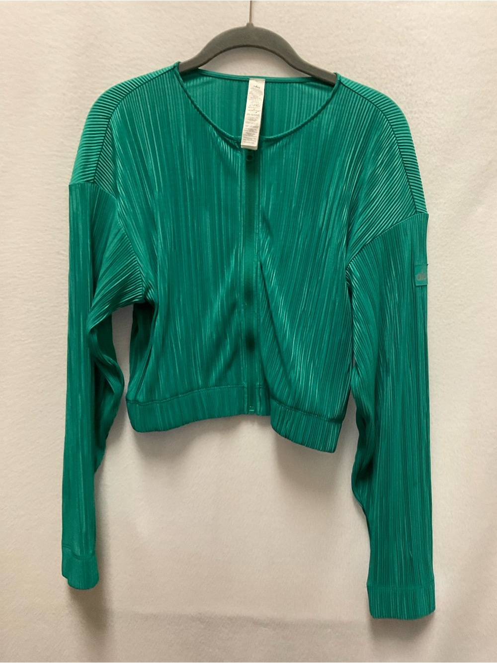 Alo Yoga Green
Cropped Micro Plisse Long Sleeve Jacket